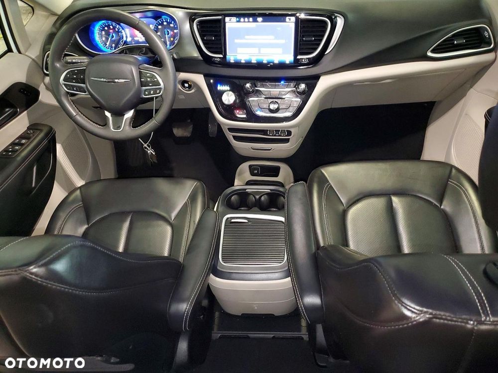 Chrysler Pacifica - 9