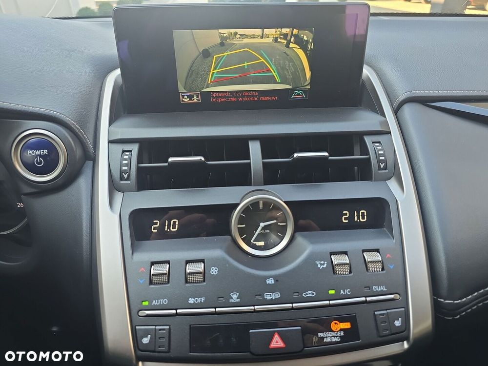 Lexus NX 300h Business Edition AWD - 22