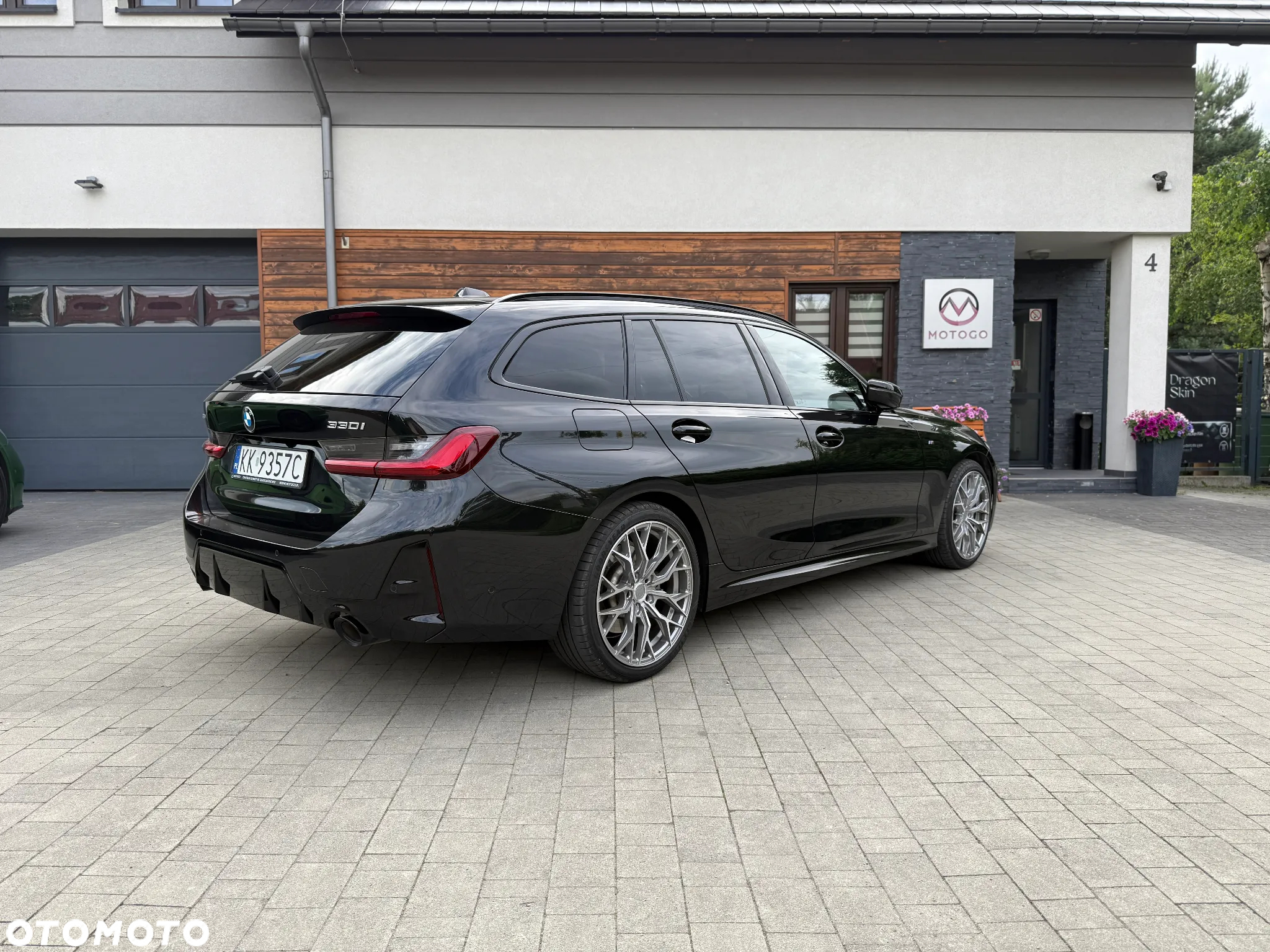 BMW Seria 3 330i Touring xDrive - 5