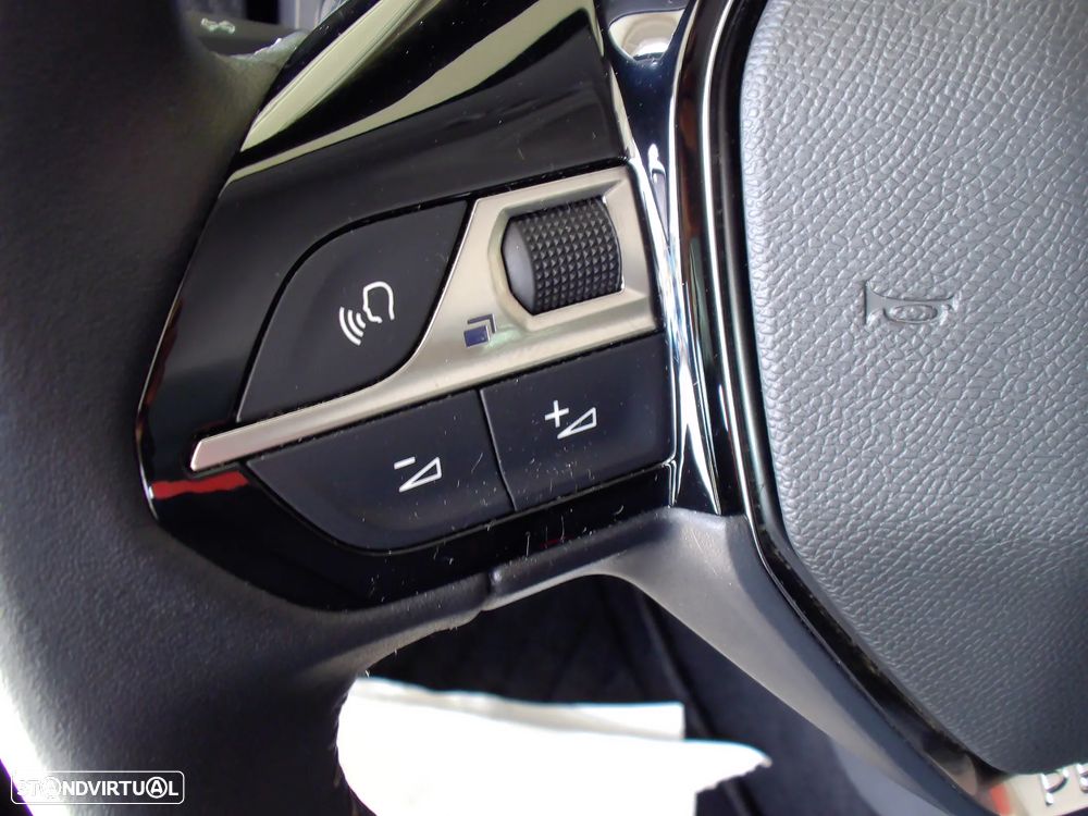 Peugeot e-208 - 19