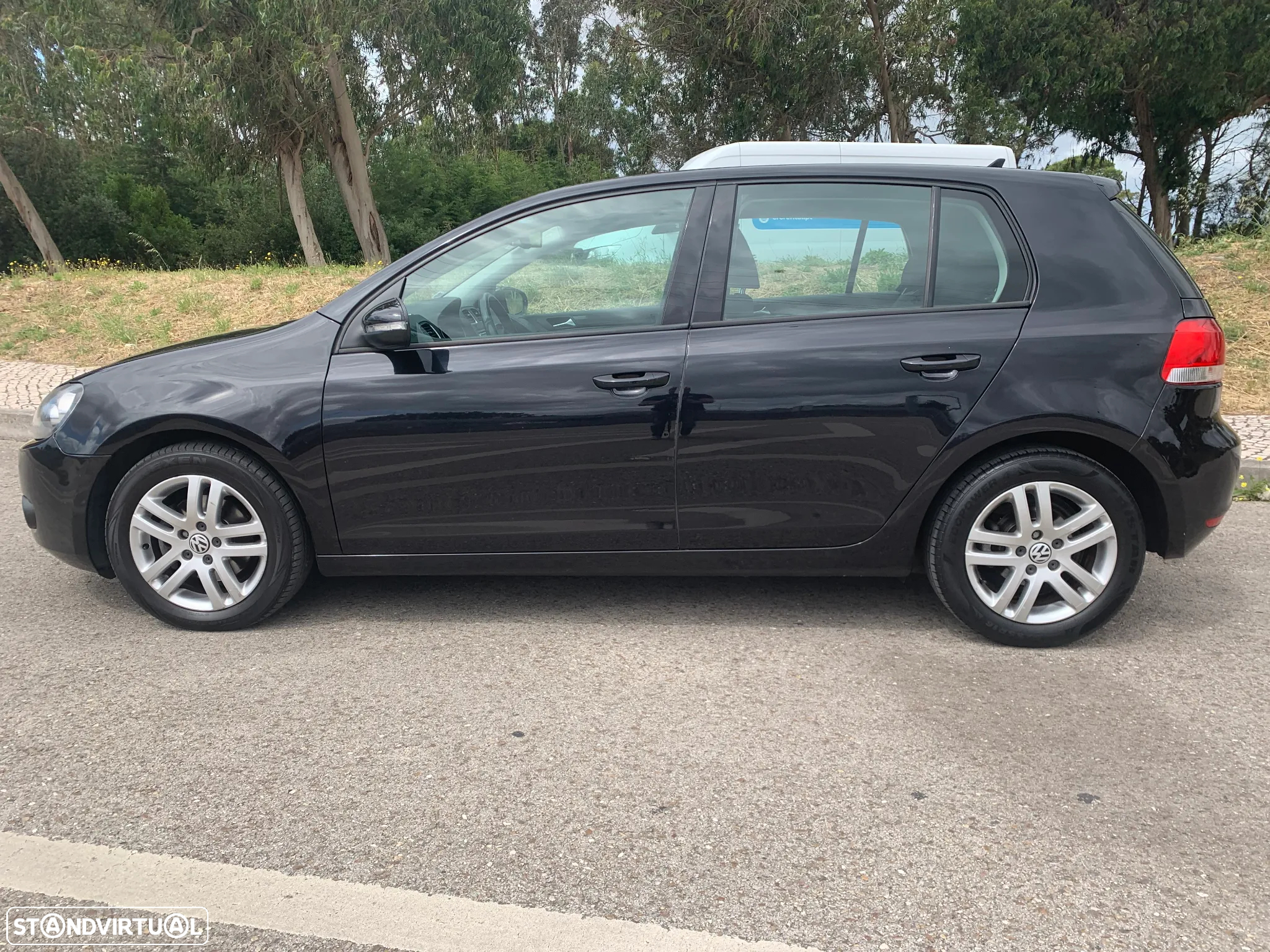 VW Golf 2.0 TDi BlueMotion Confortline - 9
