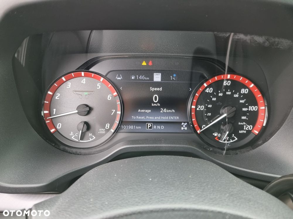 Nissan Titan - 24