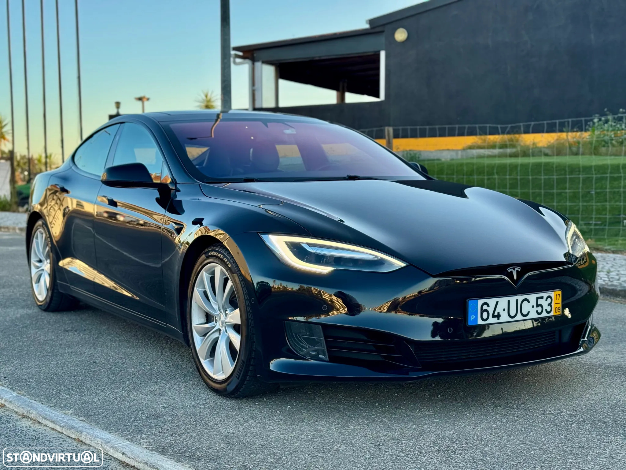 Tesla Model S - 8