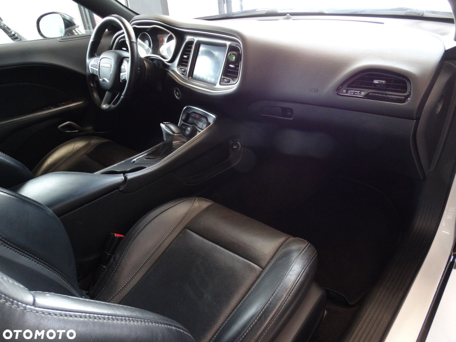 Dodge Challenger - 18