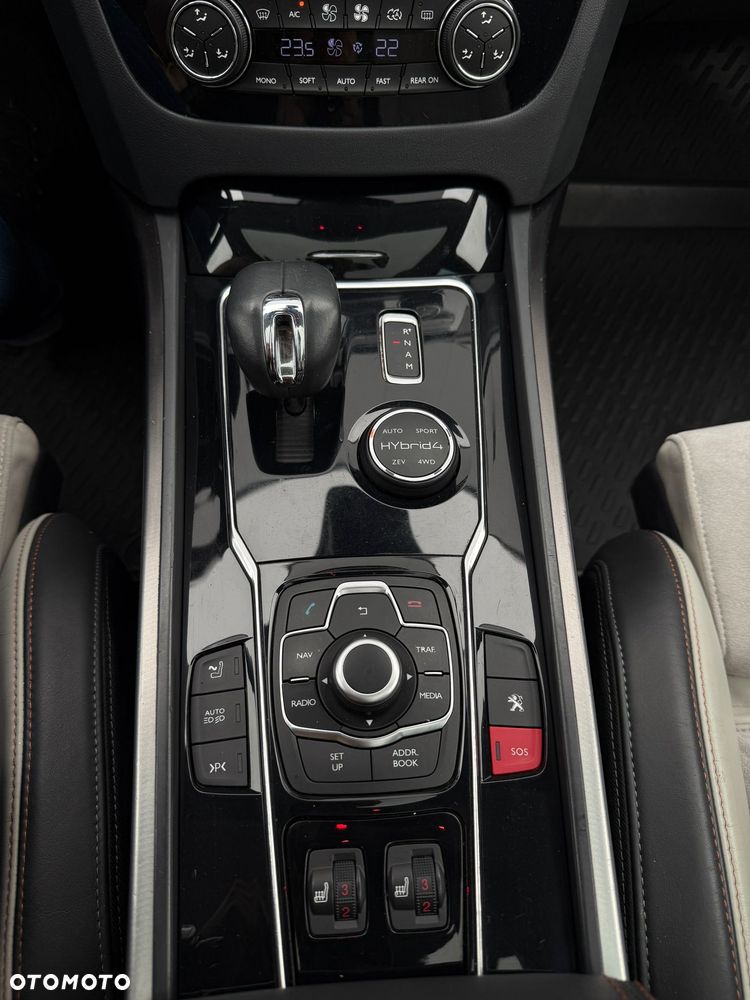 Peugeot 508 RXH Hybrid4 - 16