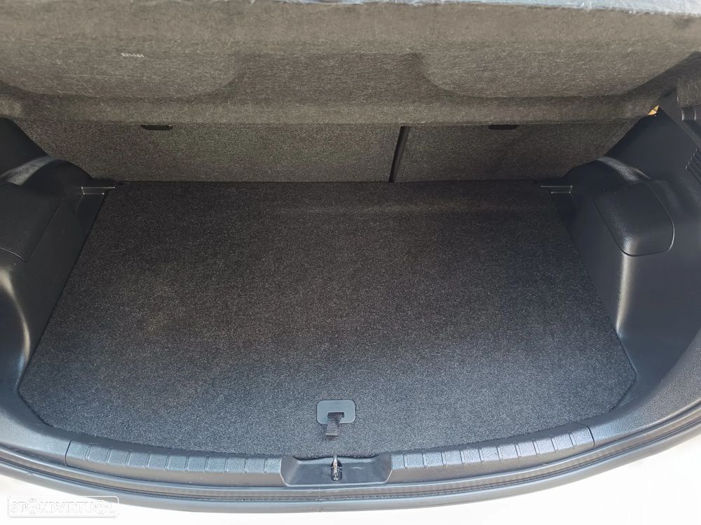 Toyota Yaris 1.5 HSD Comfort+Navi - 30