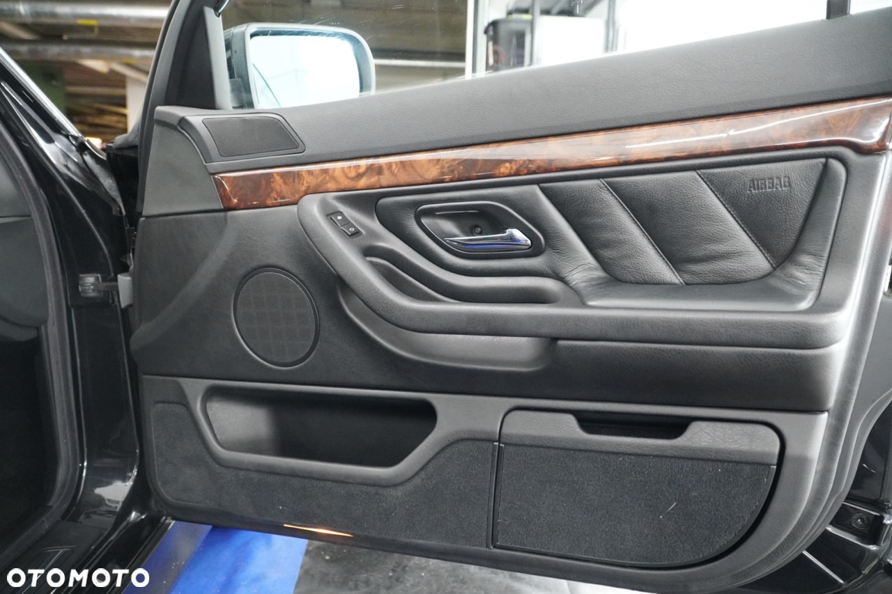 BMW Seria 7 740i - 30