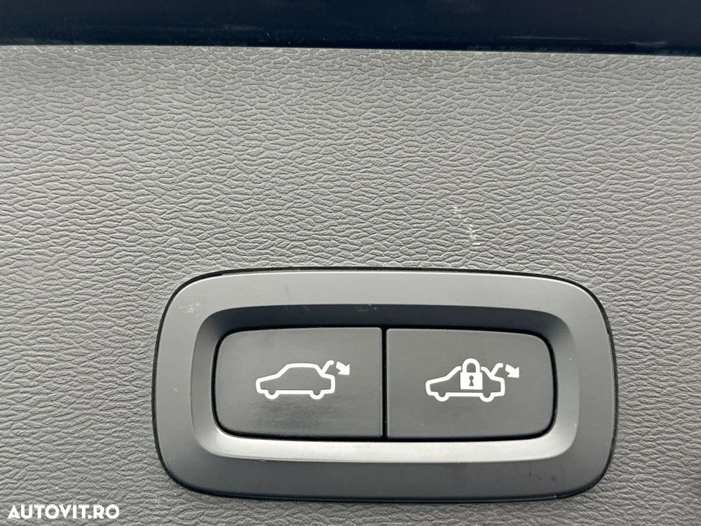 VOLVO XC40 2021 — imagine 8