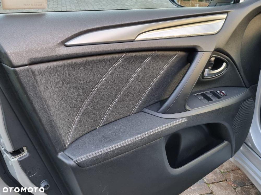 Toyota Avensis 2.0 D-4D Premium - 21