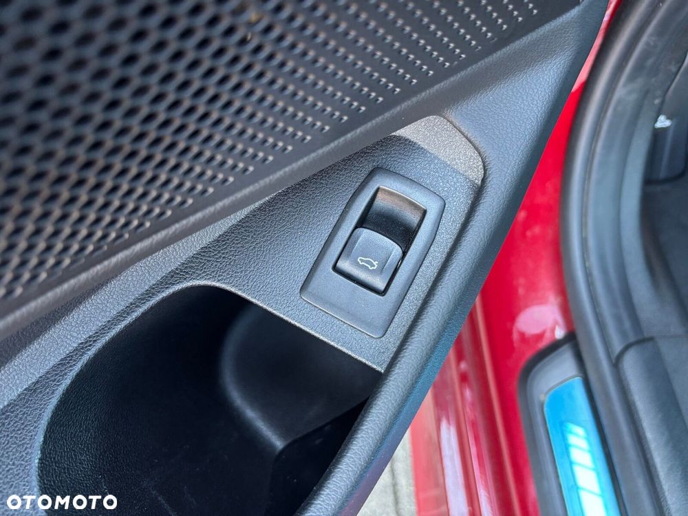BMW Seria 3 318i M Sport - 14