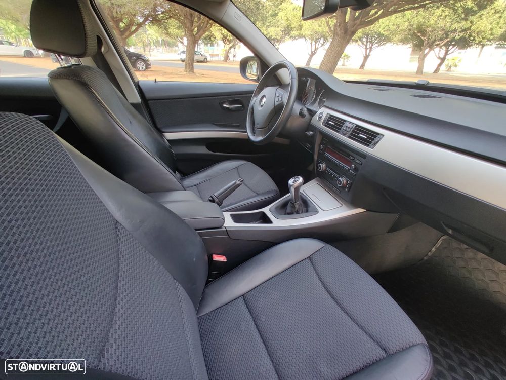 BMW 320 d Sport - 25