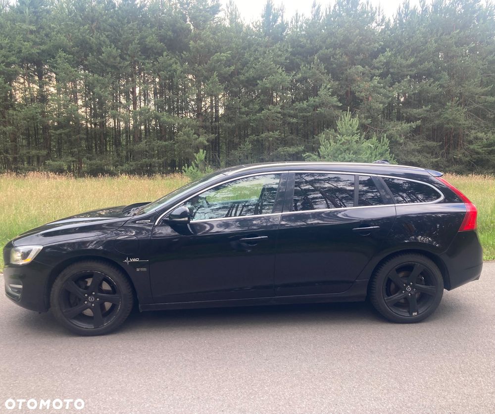 Volvo V60 D6 AWD Plug-in Hybrid Momentum - 5