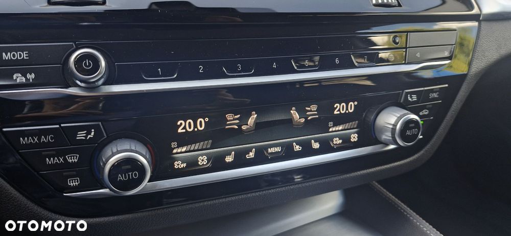 BMW Seria 5 520d xDrive Luxury Line - 13