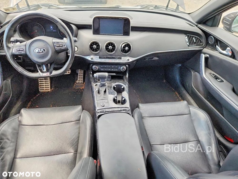 Kia Stinger - 3