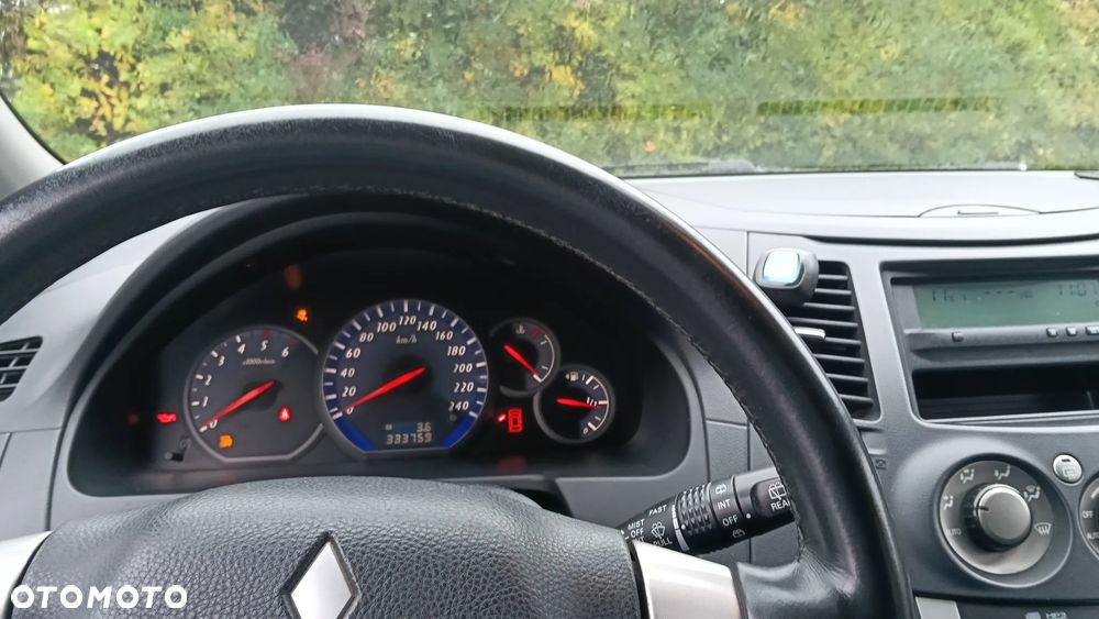 Mitsubishi Grandis - 10