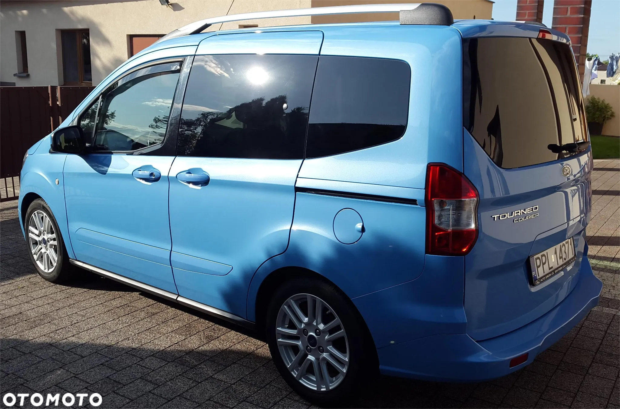 Ford Tourneo Courier 1.0 EcoBoost Titanium - 4
