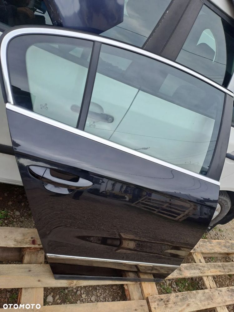 Volkswagen Passat B6 drzwi kompletne kod lakieru LC9X - 13