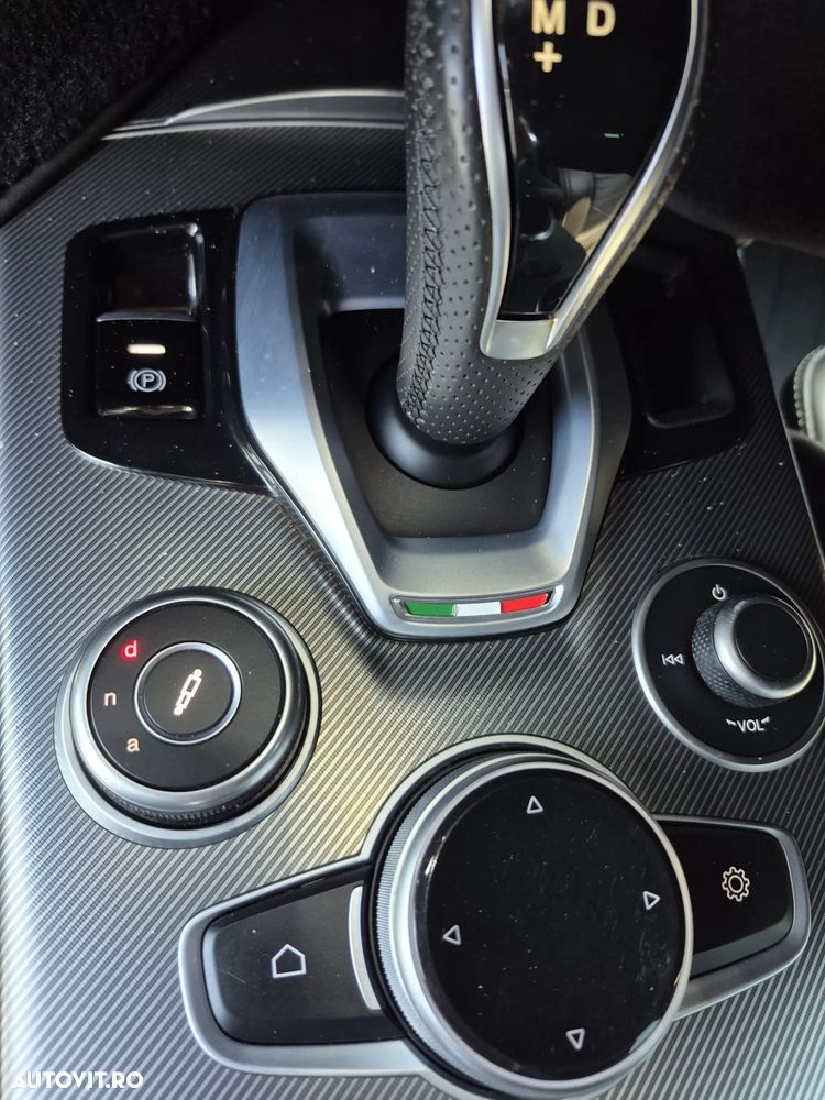 Alfa Romeo Stelvio - 23