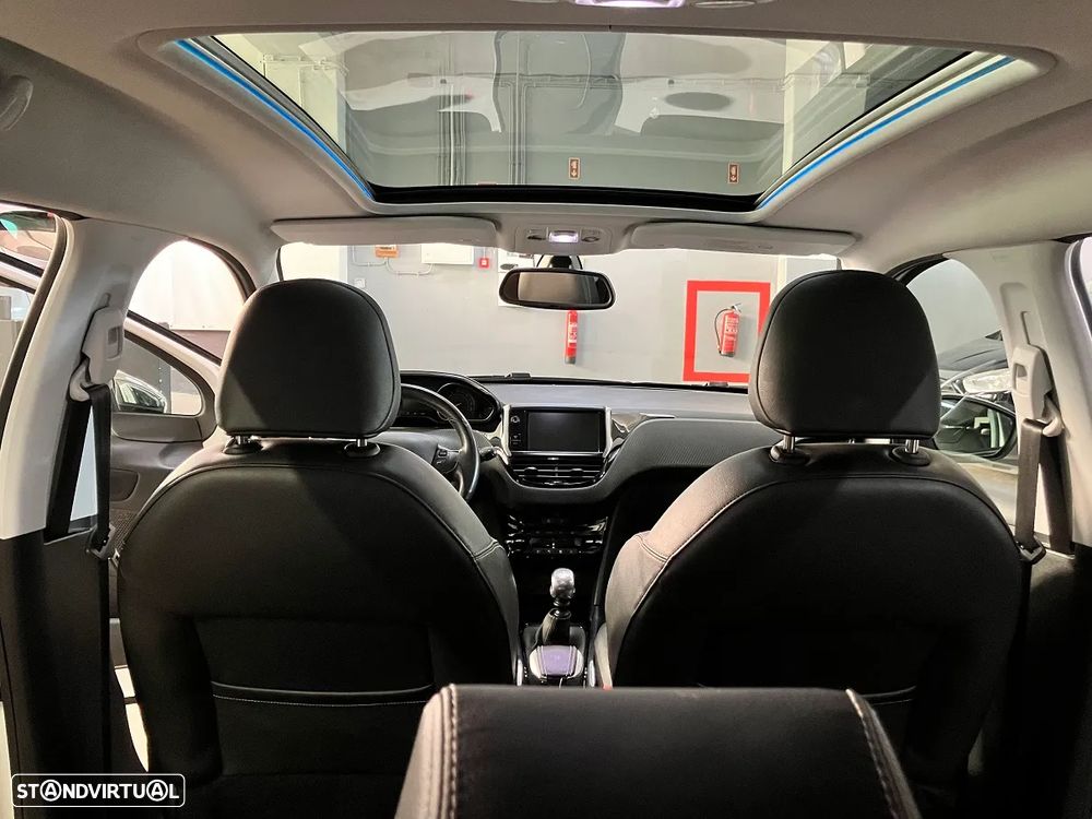 Peugeot 2008 1.6 e-HDi Allure - 17