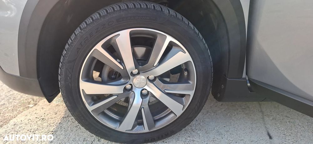 Peugeot 2008 1.2 PureTech Turbo EAT6 S&S Allure - 17