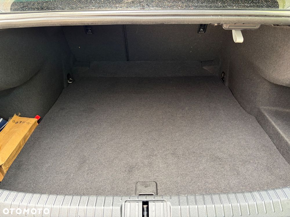 Volkswagen Passat 2.0 TDI EVO Business - 14