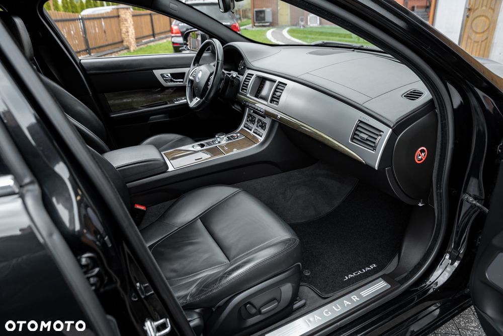 Jaguar XF 2.0 T Prestige - 23