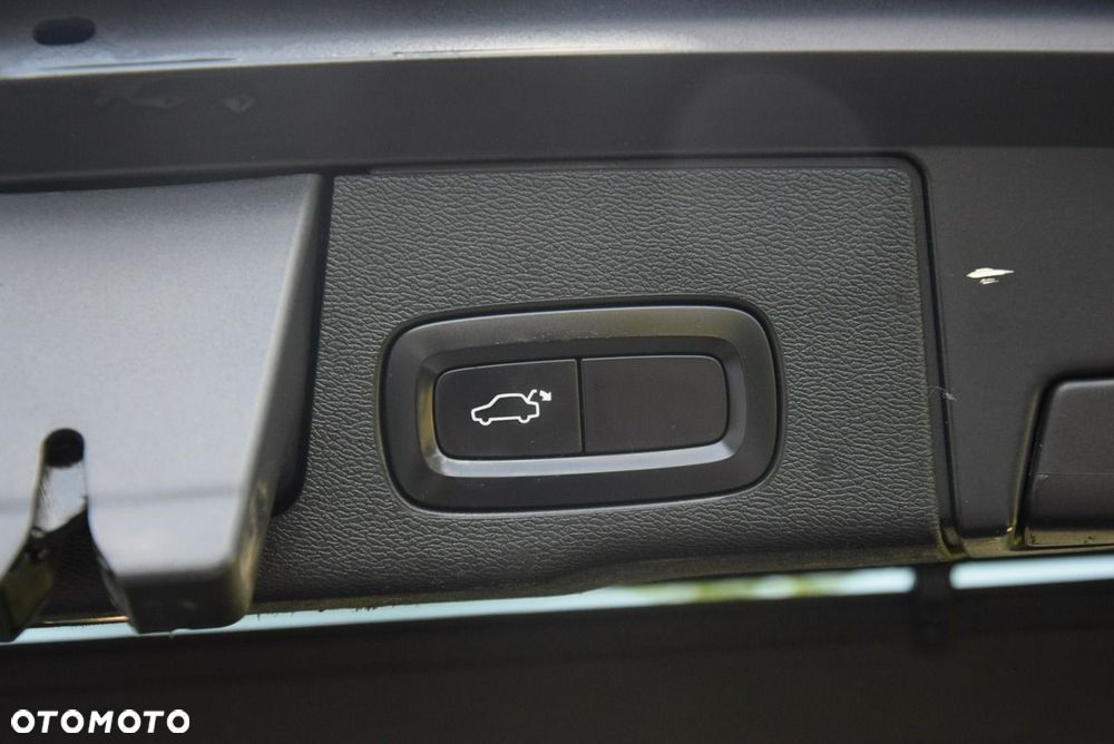 Volvo XC 60 D5 AWD Momentum - 16