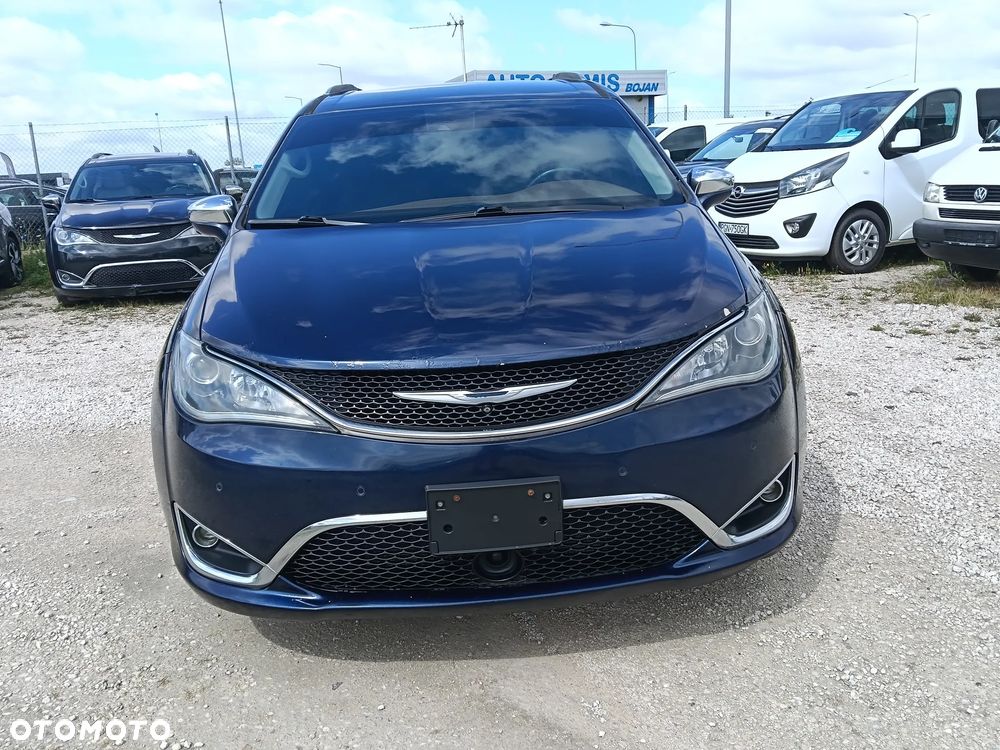 Chrysler Pacifica - 4