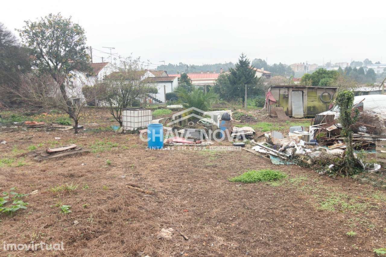 Moradia Para Restauro + Terreno em Paços de Brandão - Grande imagem: 4/8