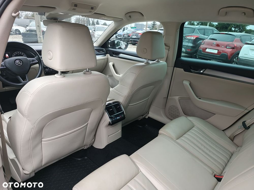 Skoda Superb 2.0 TDI DSG Premium Edition - 24