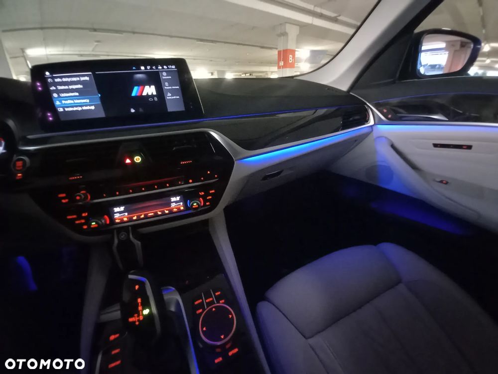 BMW Seria 5 530i xDrive Luxury Line - 18