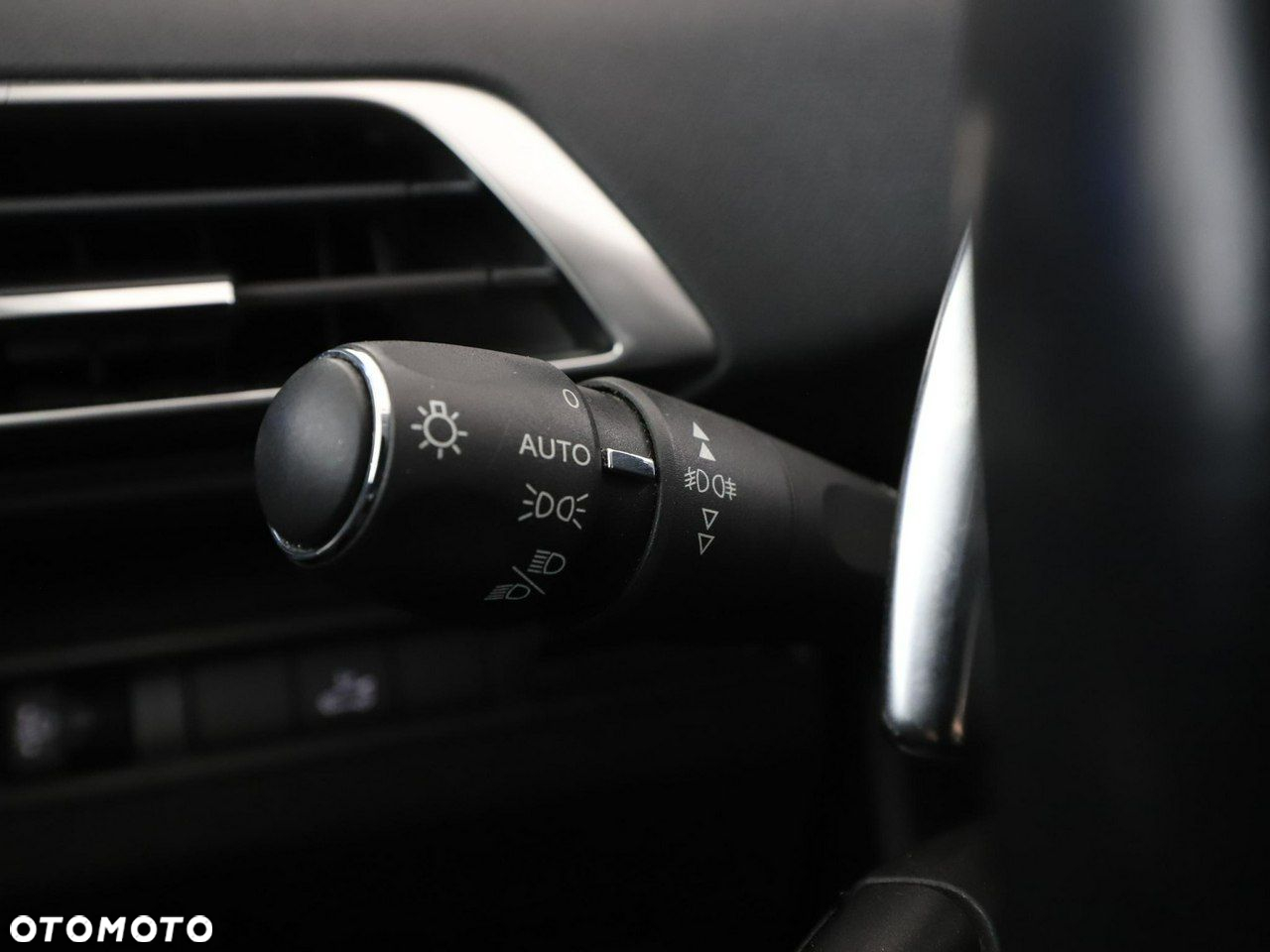 Peugeot 3008 1.2 PureTech Allure S&S EAT6 - 38