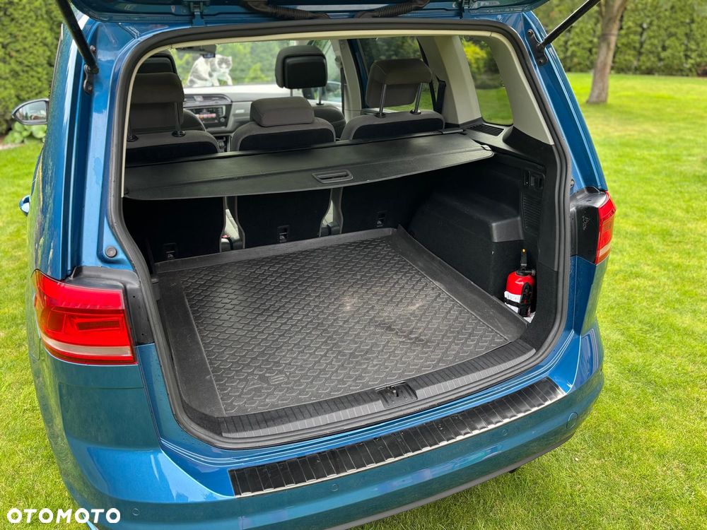 Volkswagen Touran - 10