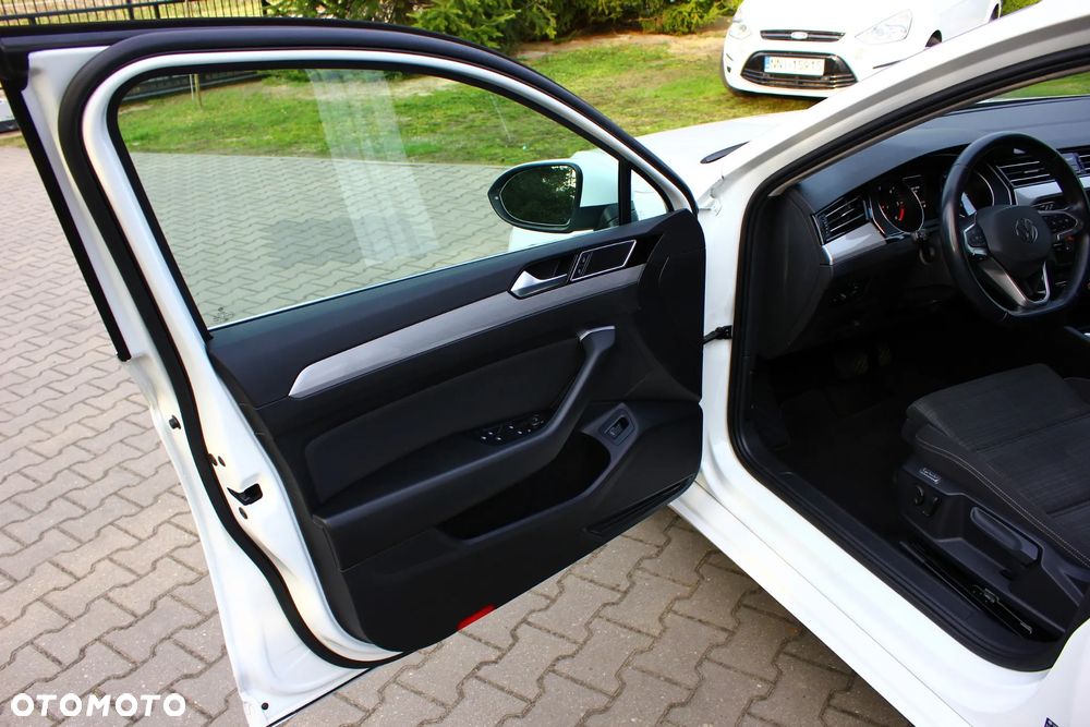 Volkswagen Passat 2.0 TDI SCR DSG Business - 31