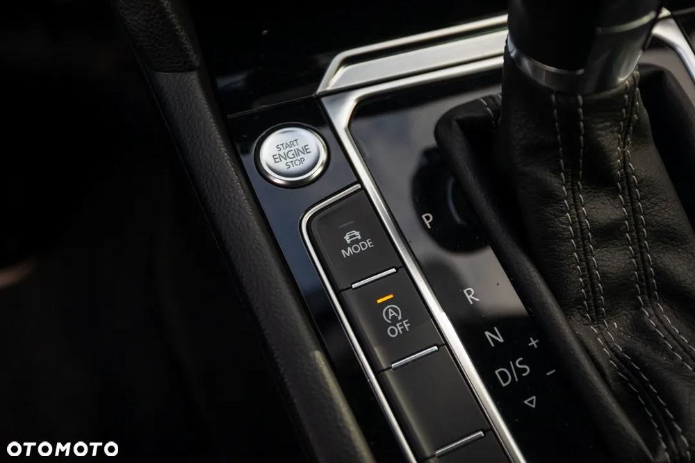 Volkswagen Passat Variant 2.0 TDI SCR DSG Highline - 31