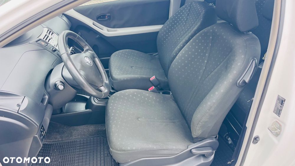 Toyota Yaris - 4