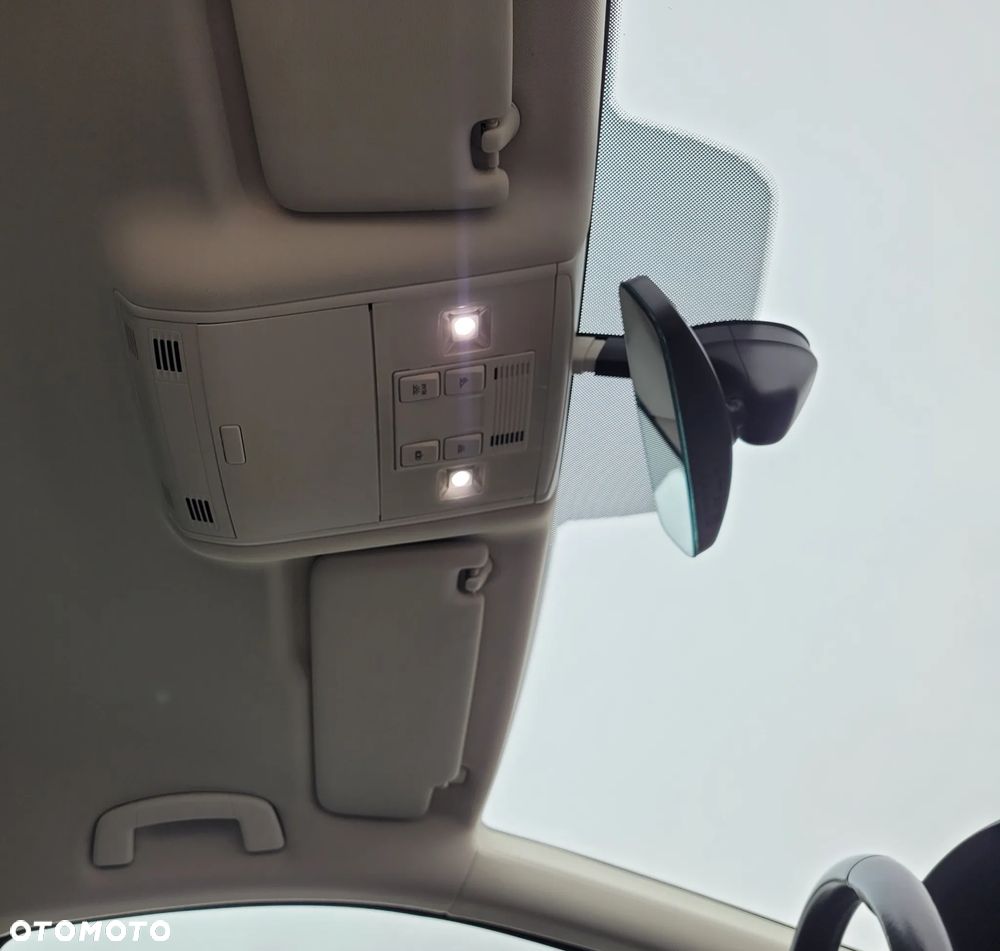 Volkswagen Passat 2.0 TDI (BlueMotion Technology) Highline - 34