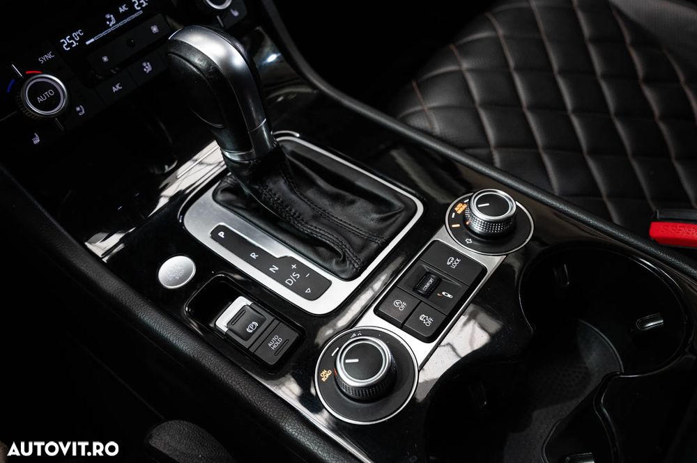 Volkswagen Touareg 3.0 V6 TDI SCR Blue Motion DPF Automatik Executive Edition - 15