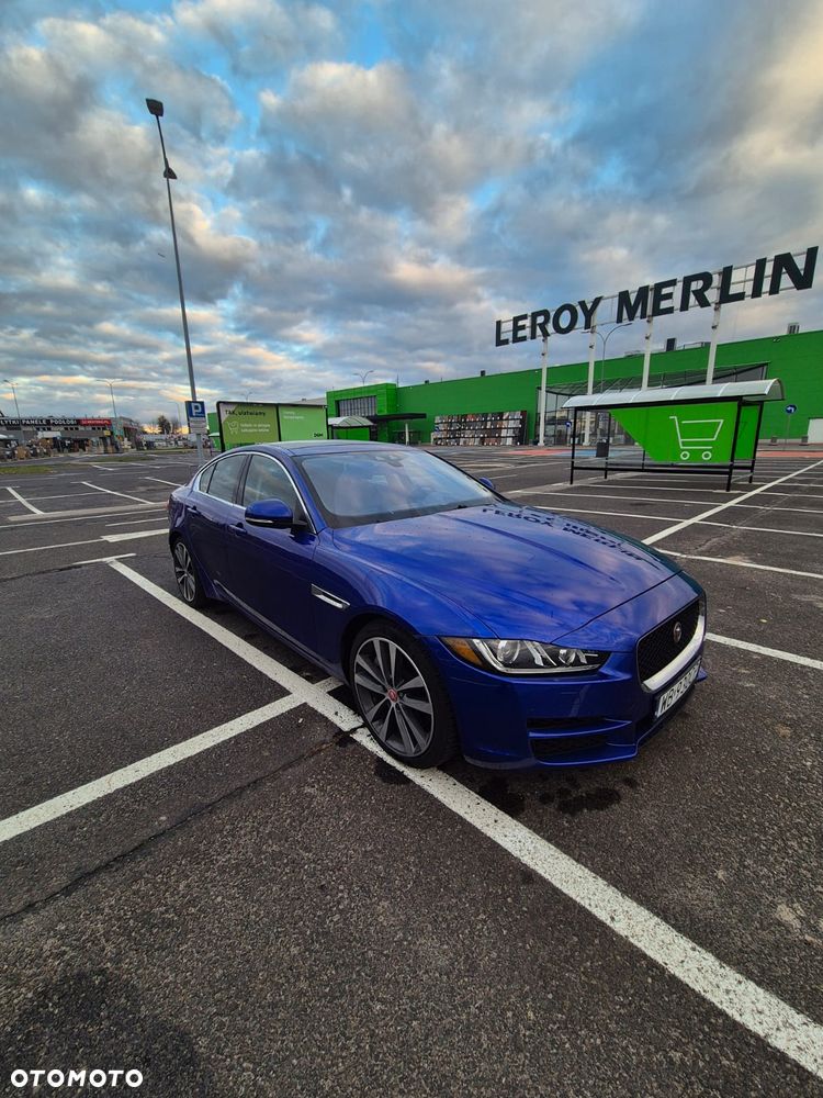 Jaguar XE 30t AWD Prestige - 2