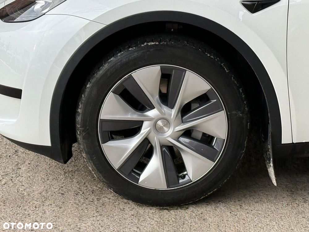 Tesla Model Y - 9