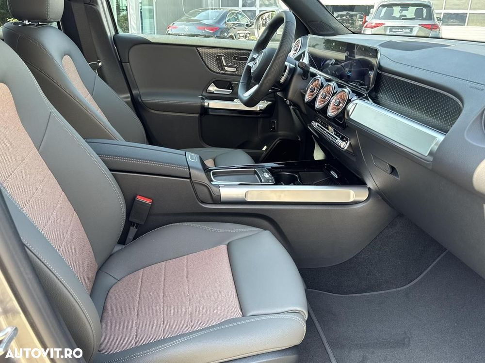 Mercedes-Benz EQB - 12