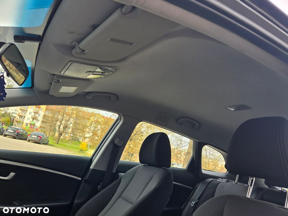Hyundai i30 blue Kombi 1.6 CRDi Style - 23
