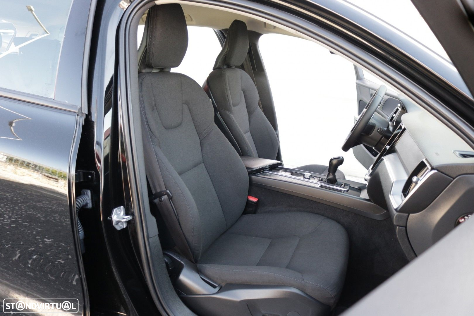 Volvo V60 2.0 D3 Momentum Core - 22