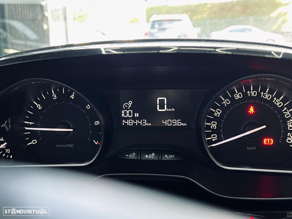 Peugeot 208 1.2 PureTech Style - 26