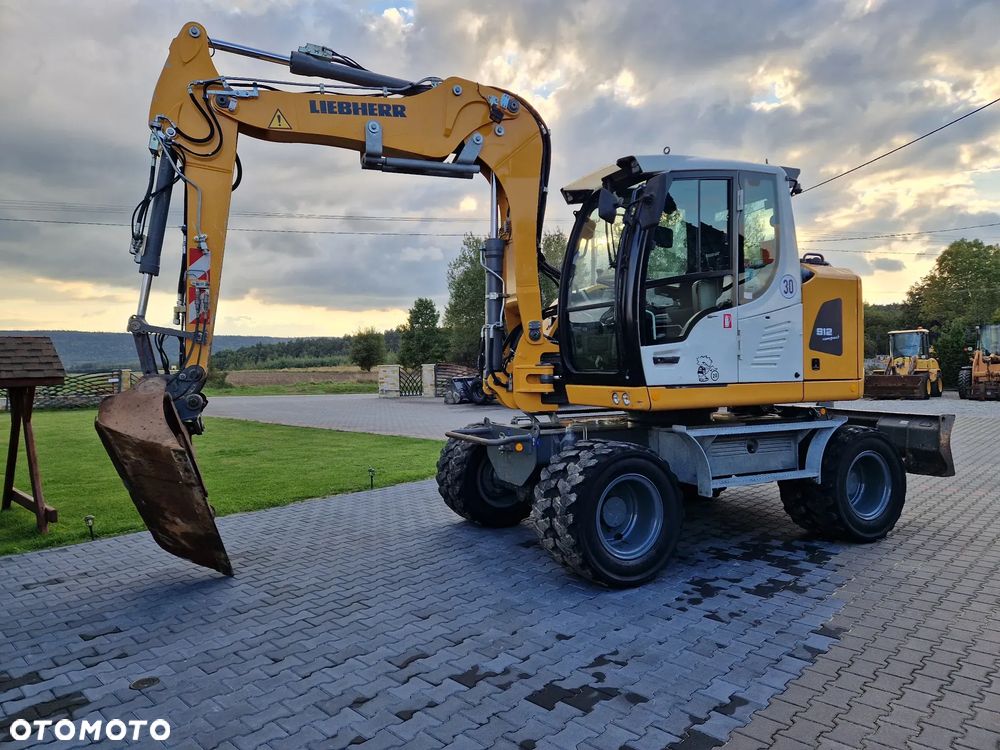 Liebherr A912 Compact - 8