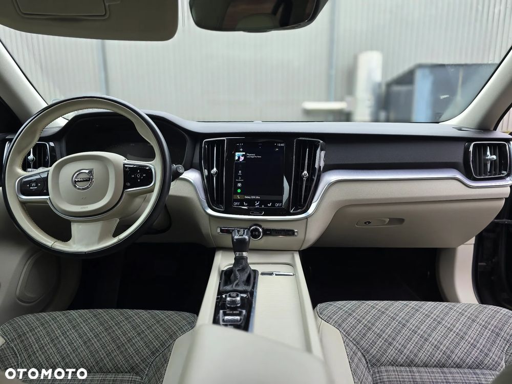 Volvo V60 D4 Geartronic Momentum Pro - 22