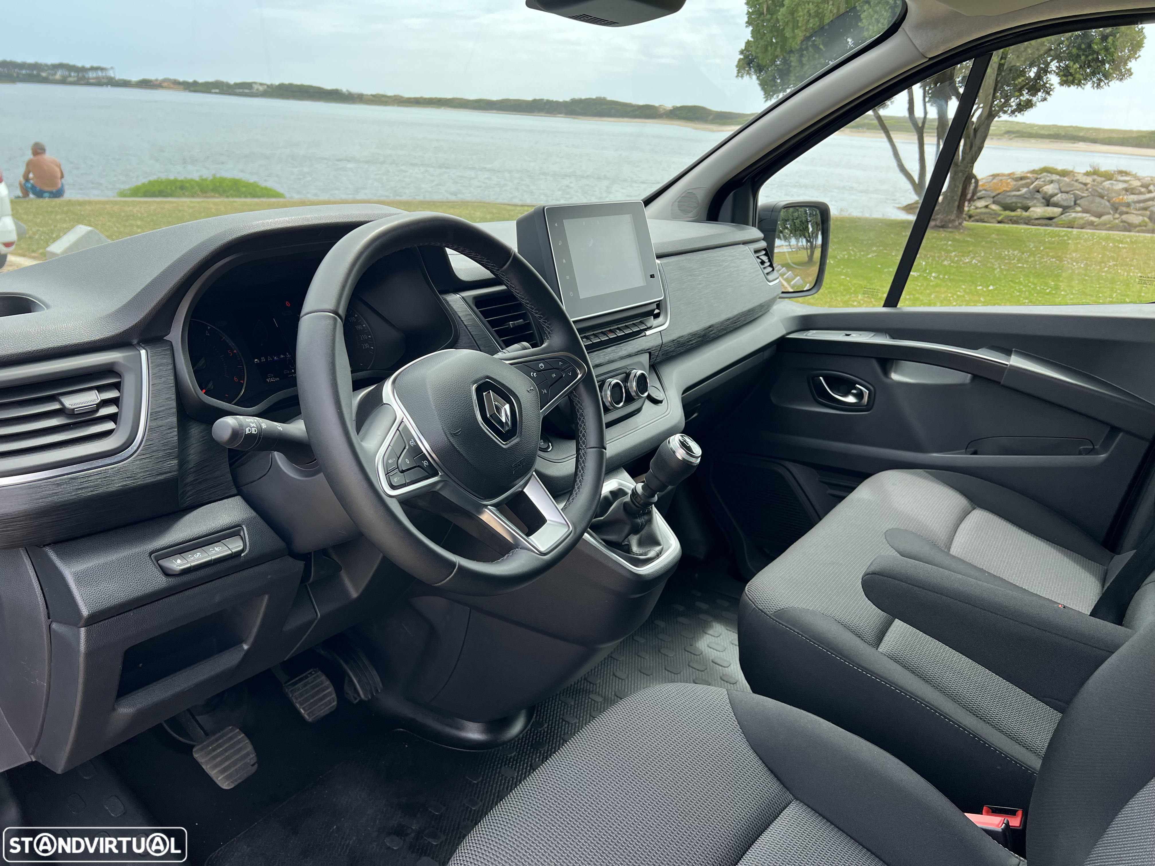 Renault Trafic Van 2.0 DCi 150cv c/ frio + caixa isotérmica - 11