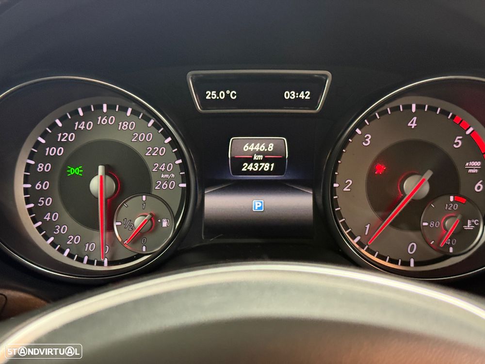 Mercedes-Benz GLA 180 d AMG Line - 26