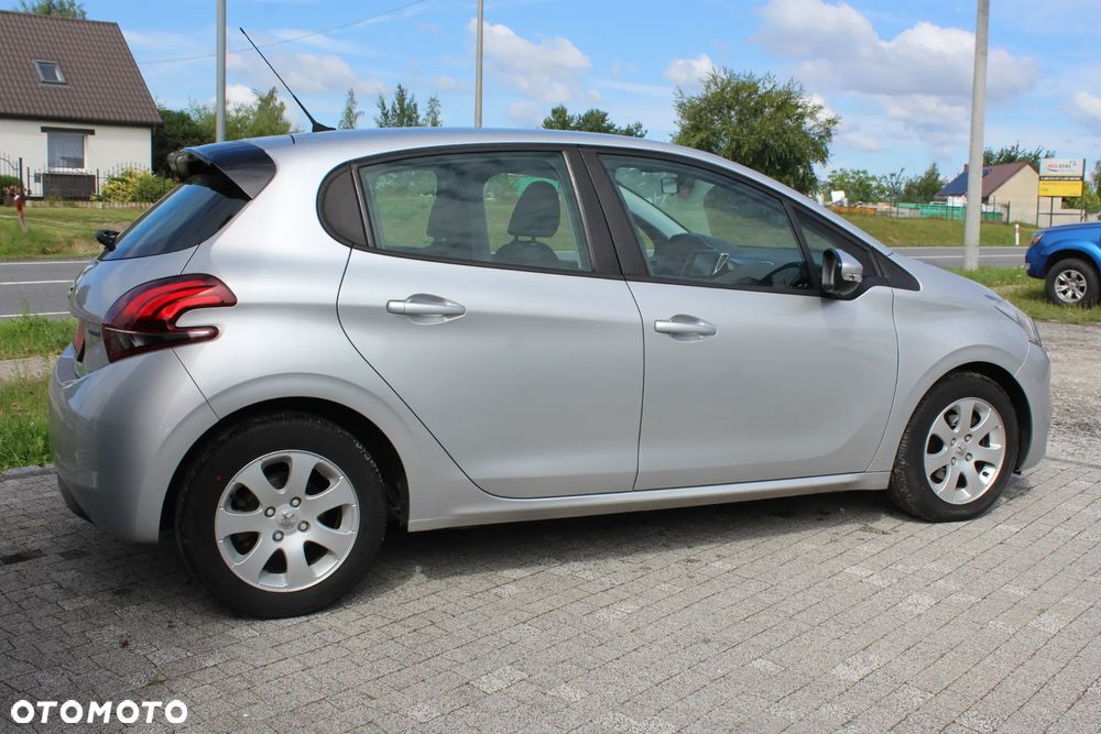 Peugeot 208 1.6 BlueHDi Allure S&S - 5