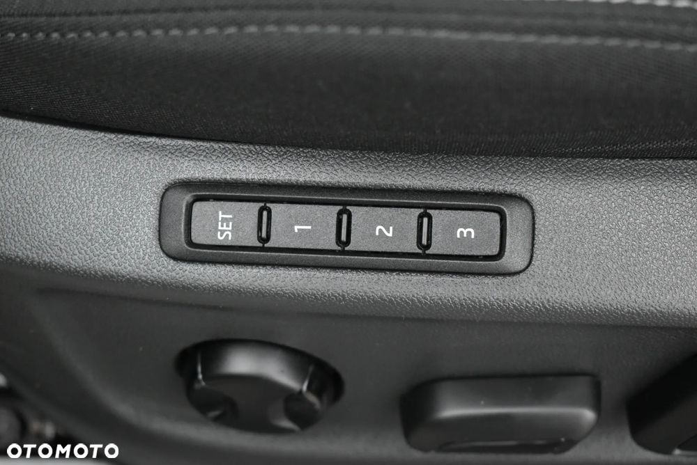 Skoda Karoq 1.5 TSI ACT DSG Style - 25